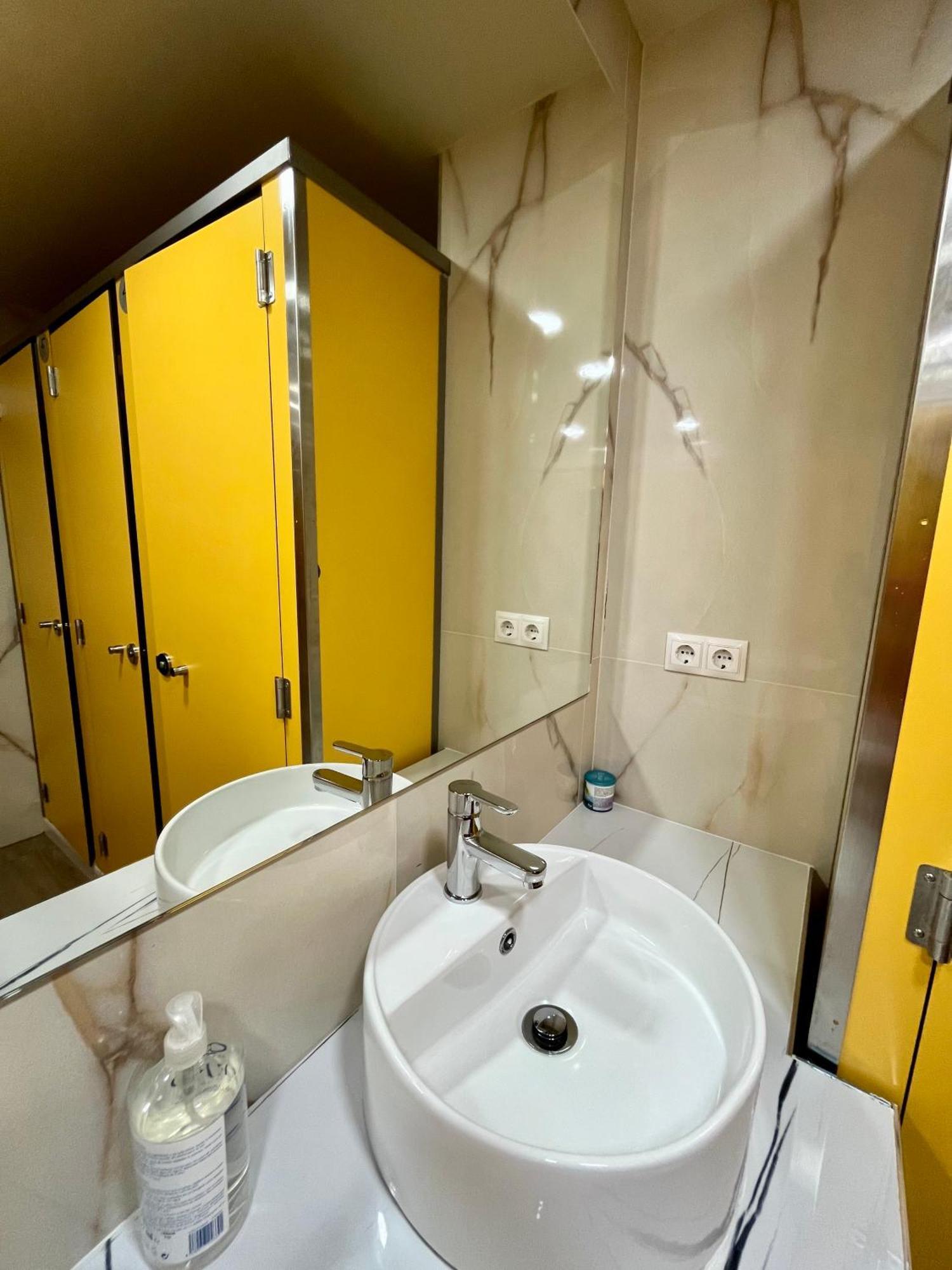 Velvet Hostel Madrid Luaran gambar