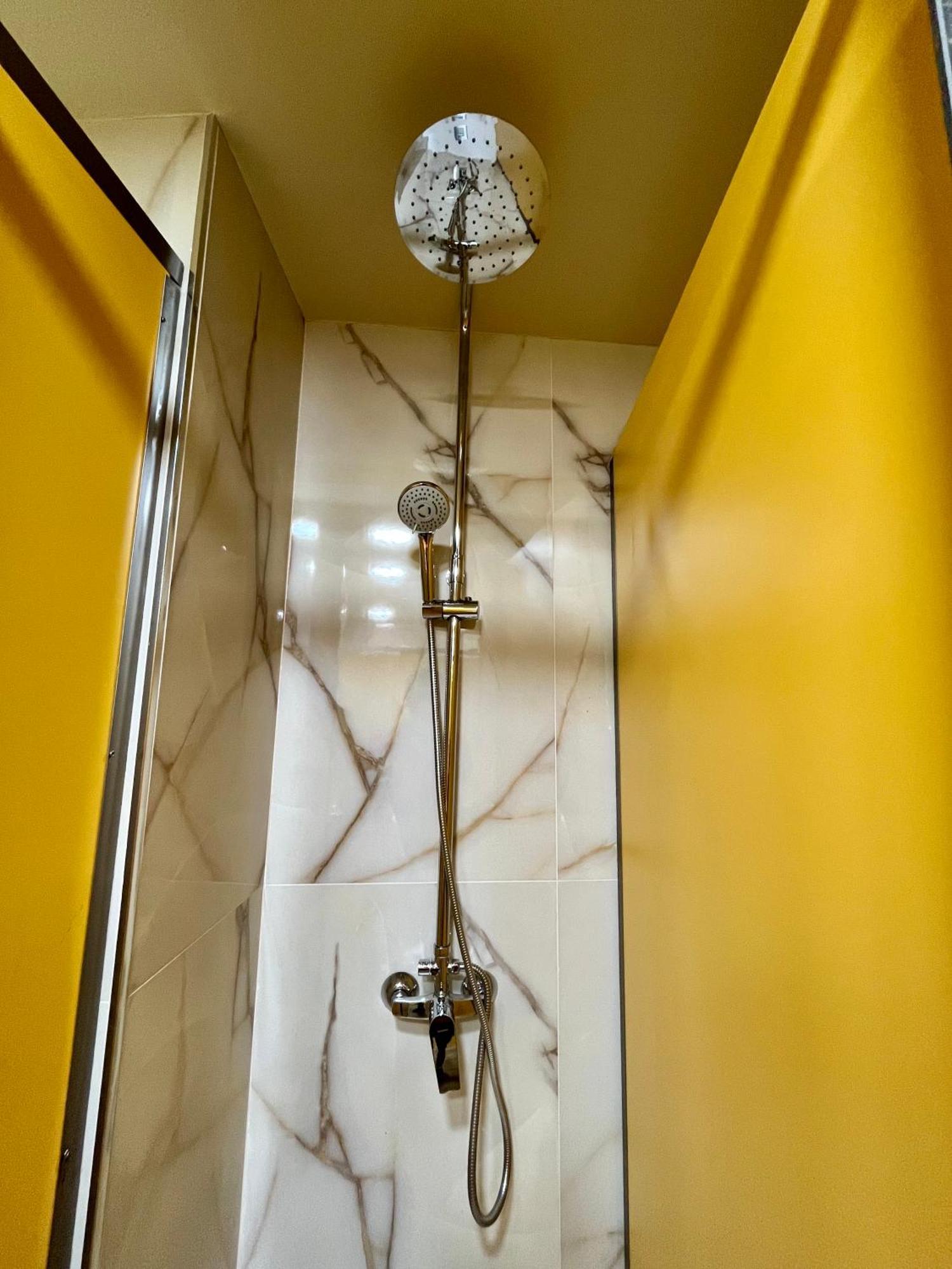 Velvet Hostel Madrid Luaran gambar