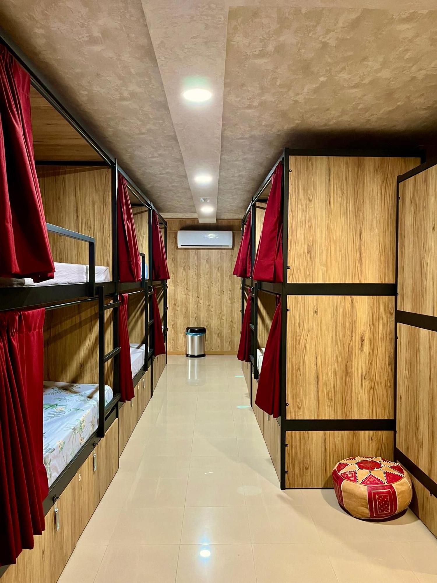 Velvet Hostel Madrid Luaran gambar
