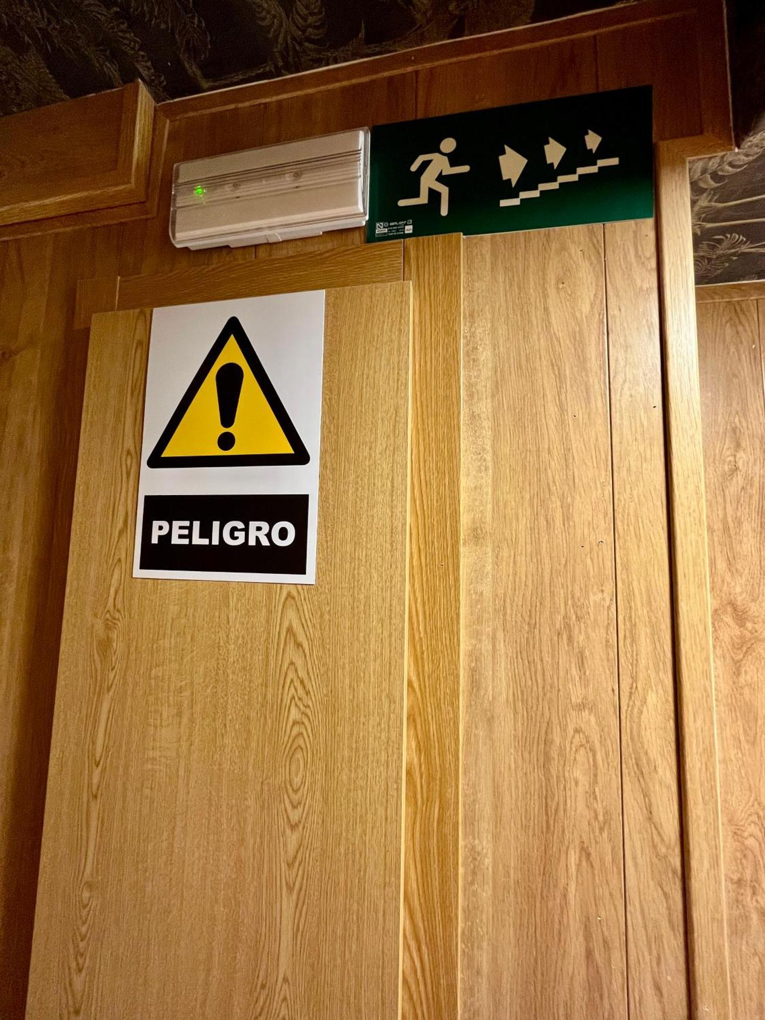 Velvet Hostel Madrid Luaran gambar